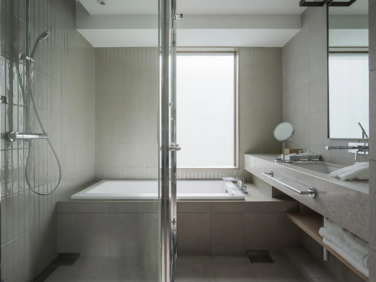 Zentis Osaka Hotel 5*,